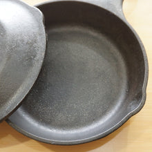 画像をギャラリービューアに読み込む, 美品 ロッジ（LODGE） スキレット 6 1/2インチ ＆スキレットカバー　セット　L3SK3/L3SC3 キッチンツール　鋳鉄　鉄板　フライパン