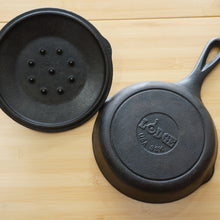 画像をギャラリービューアに読み込む, 美品 ロッジ（LODGE） スキレット 6 1/2インチ ＆スキレットカバー　セット　L3SK3/L3SC3 キッチンツール　鋳鉄　鉄板　フライパン