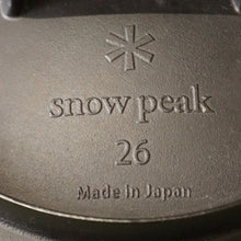画像をギャラリービューアに読み込む, 美品 スノーピーク（snowpeak） 和鉄ダッチオーブン26  CS-520  キッチンツール　アウトドア調理　キャンプ調理　人気アイテム　スキレット　ポット　リッド [送料無料] [10/13値下げ]