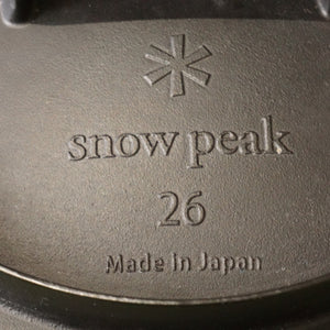美品 スノーピーク（snowpeak） 和鉄ダッチオーブン26  CS-520  キッチンツール　アウトドア調理　キャンプ調理　人気アイテム　スキレット　ポット　リッド [送料無料] [10/13値下げ]