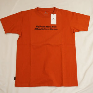 未使用 スノーピーク（snow peak） Typographical Tshirt#3 タイポグラフィカルTシャツ#3 M RED TS-19SU20403 Tシャツ 橙色 マイルス・デイヴィス 名言 [送料無料]